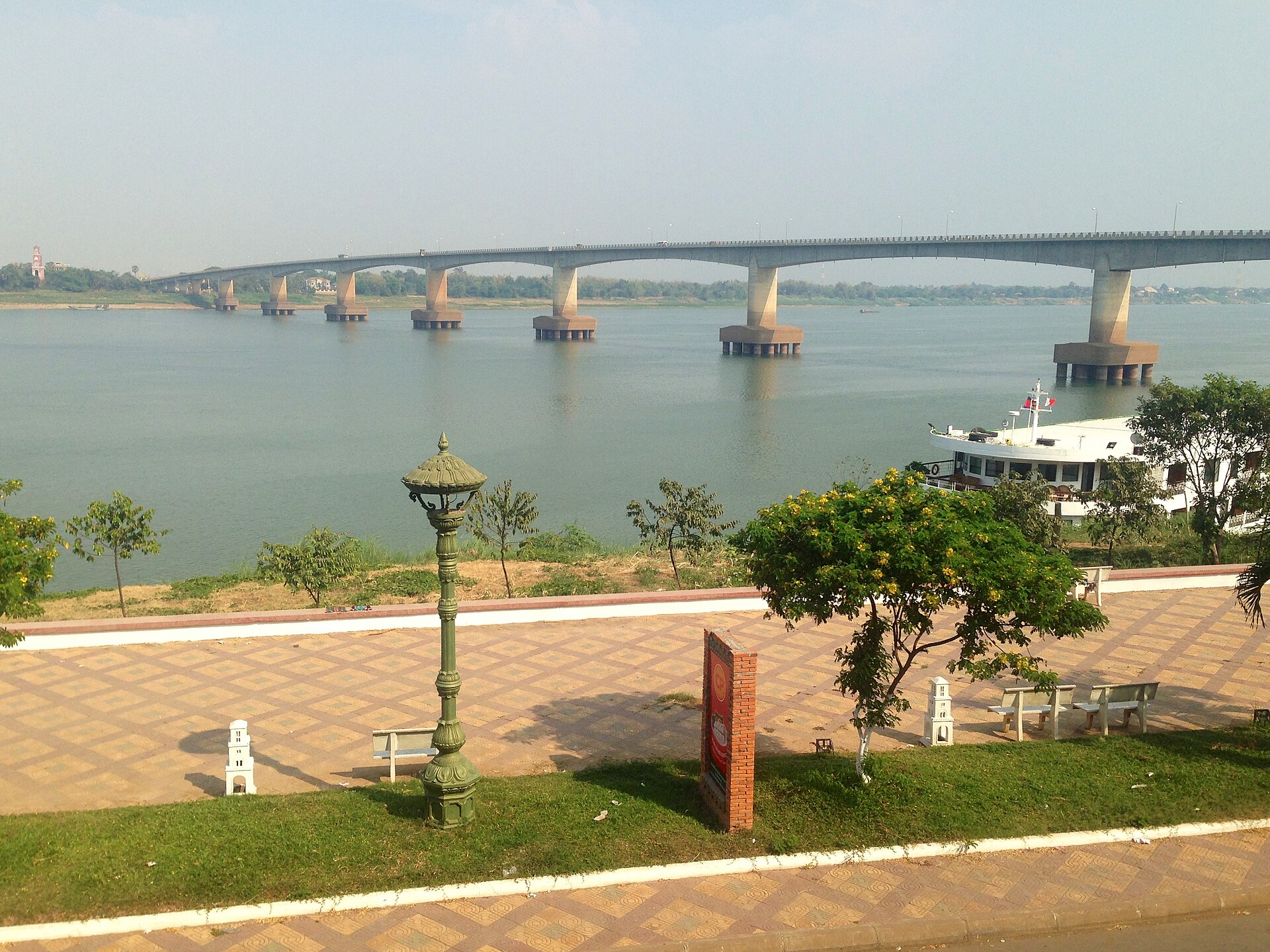 Imagem de referência relacionada a Kampong Cham, item descrito como registro de referência sobre Kampong Cham, organizado a partir de dados estruturados abertos