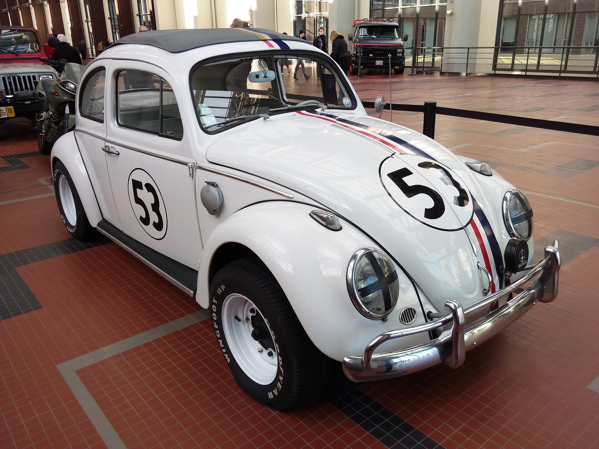 Imagem de referência de Herbie Goes Bananas, descrito nos dados abertos como filme de 1980 dirigido por Vincent McEveety