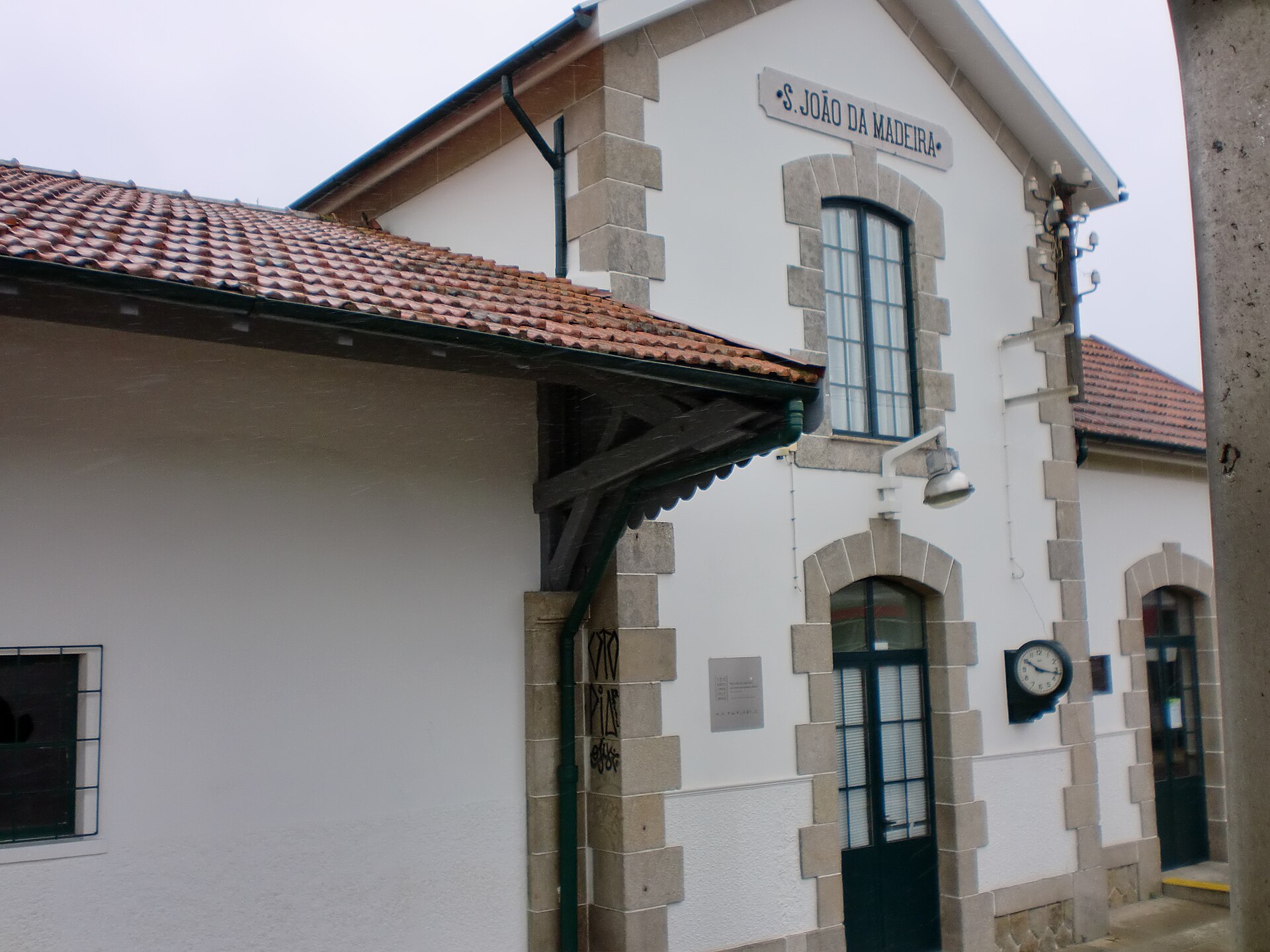 Imagem de referência de Estação Ferroviária de São João da Madeira, descrito nos dados abertos como estação ferroviária em Portugal