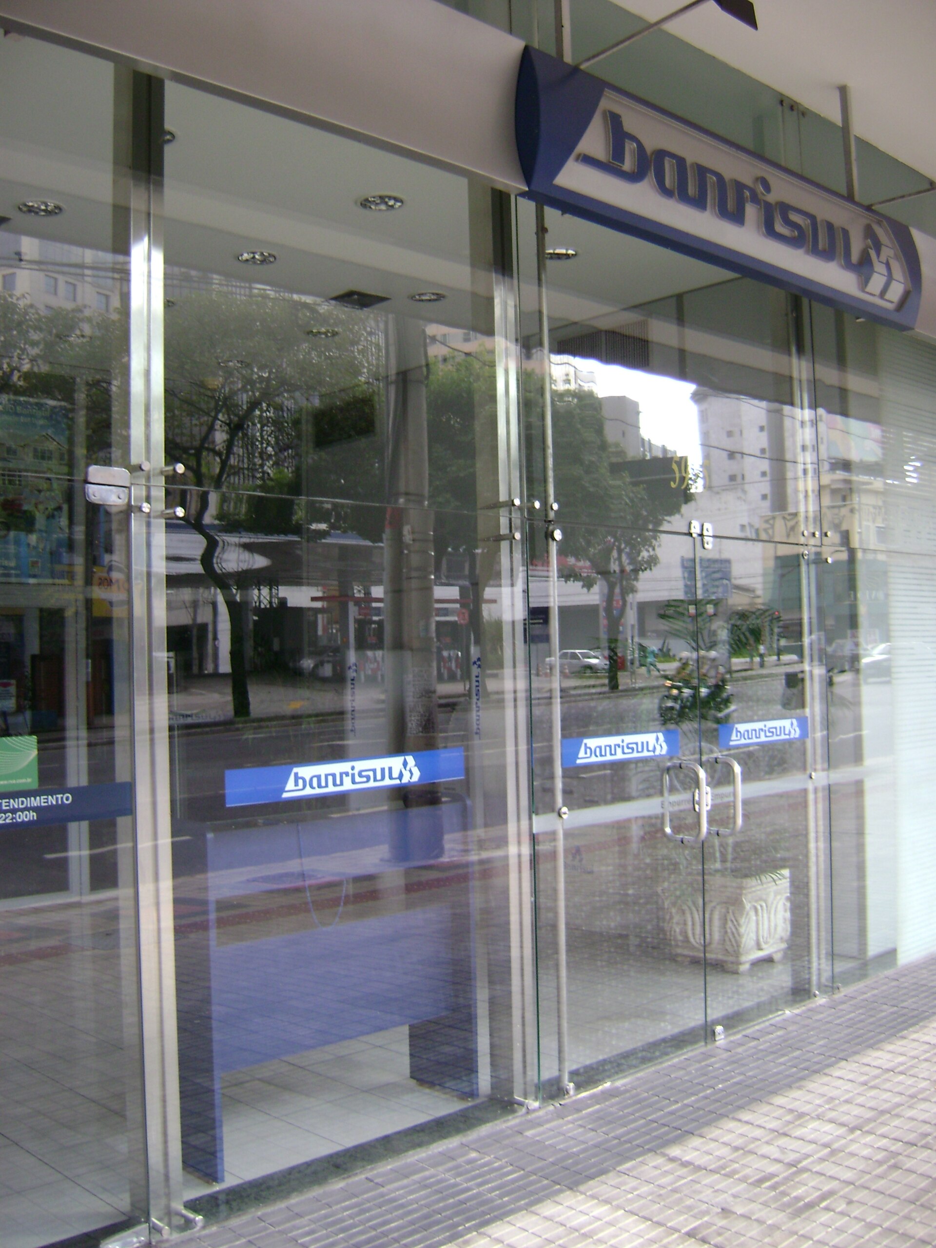 Imagem de referência relacionada a Banco do Estado do Rio Grande do Sul, item descrito como instituição financeira estatal do Rio Grande do Sul, Brasil