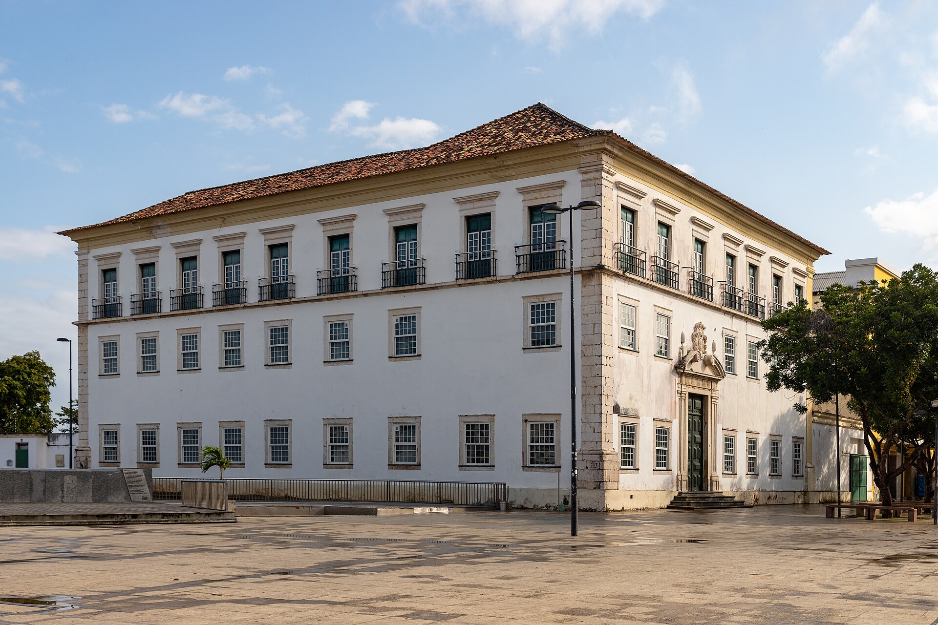 Imagem de referência de Palácio Arquiepiscopal de Salvador, descrito nos dados abertos como bem tombado pelo Instituto do Patrimônio Artístico e Cultural da Bahia na cidade de Salvador