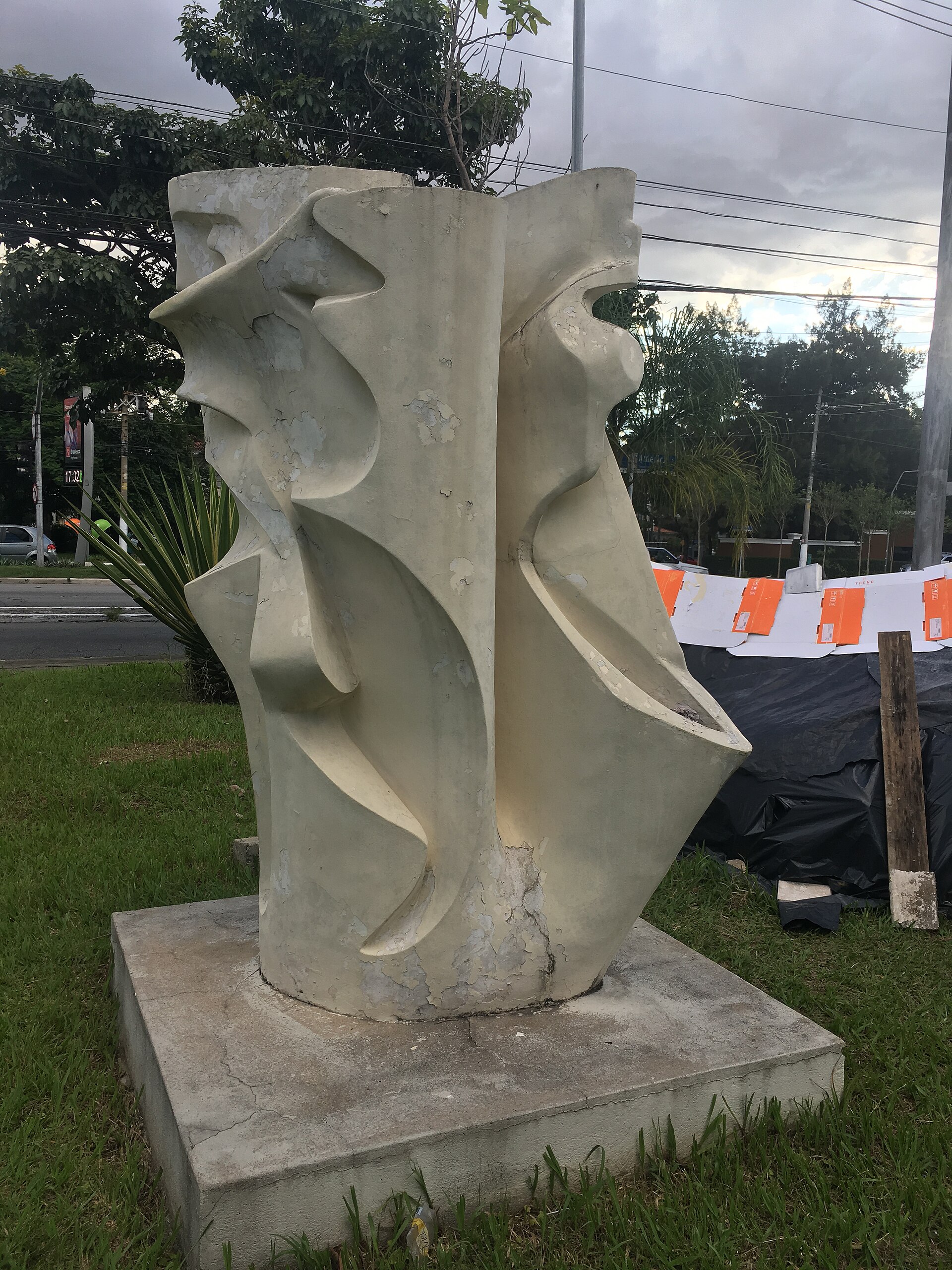Imagem de referência de Homenagem à Forma, descrito nos dados abertos como monumento localizado no Brasil