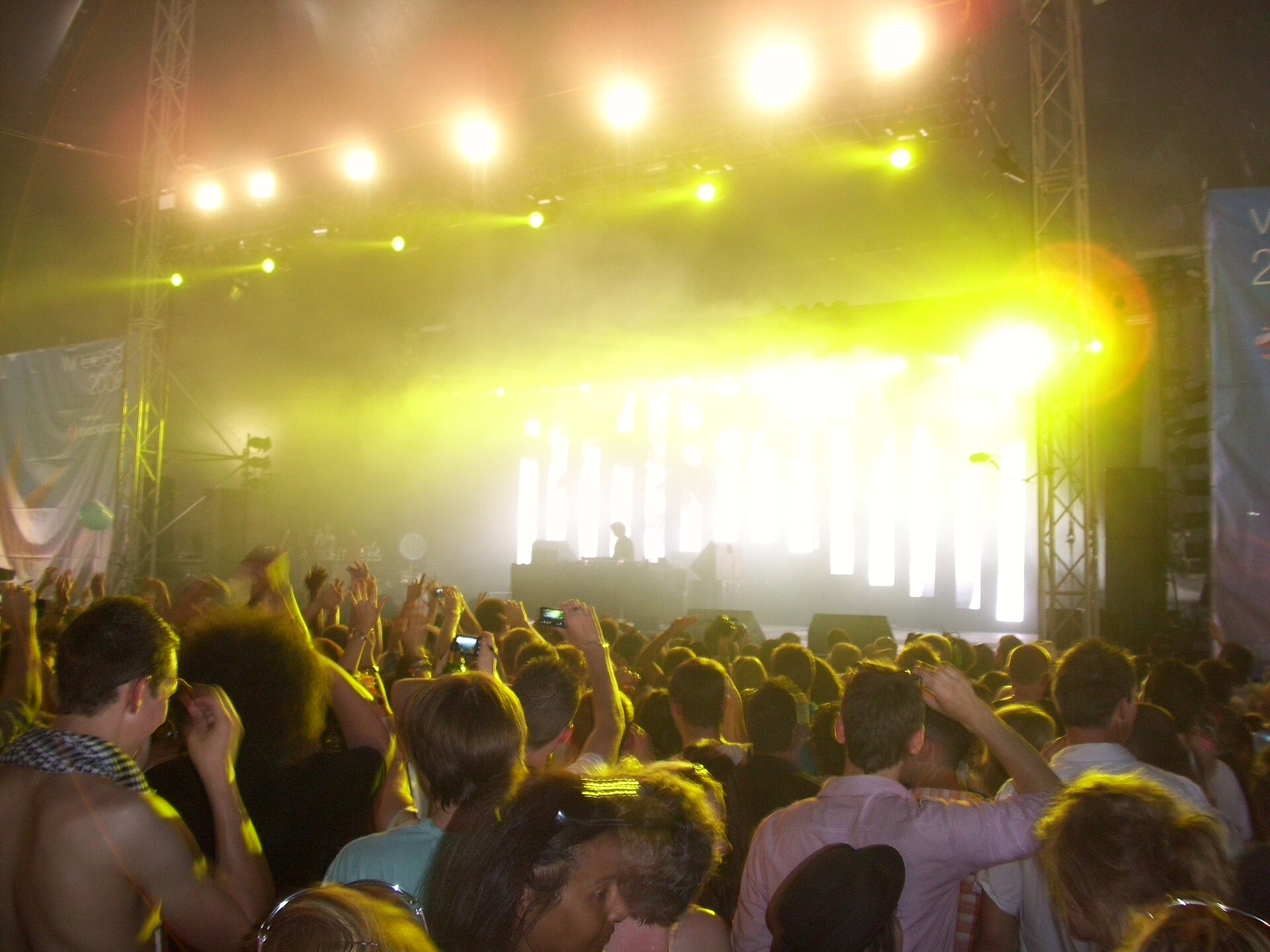 Imagem de referência relacionada a Paul Oakenfold, item descrito como dJ e produtor britânico