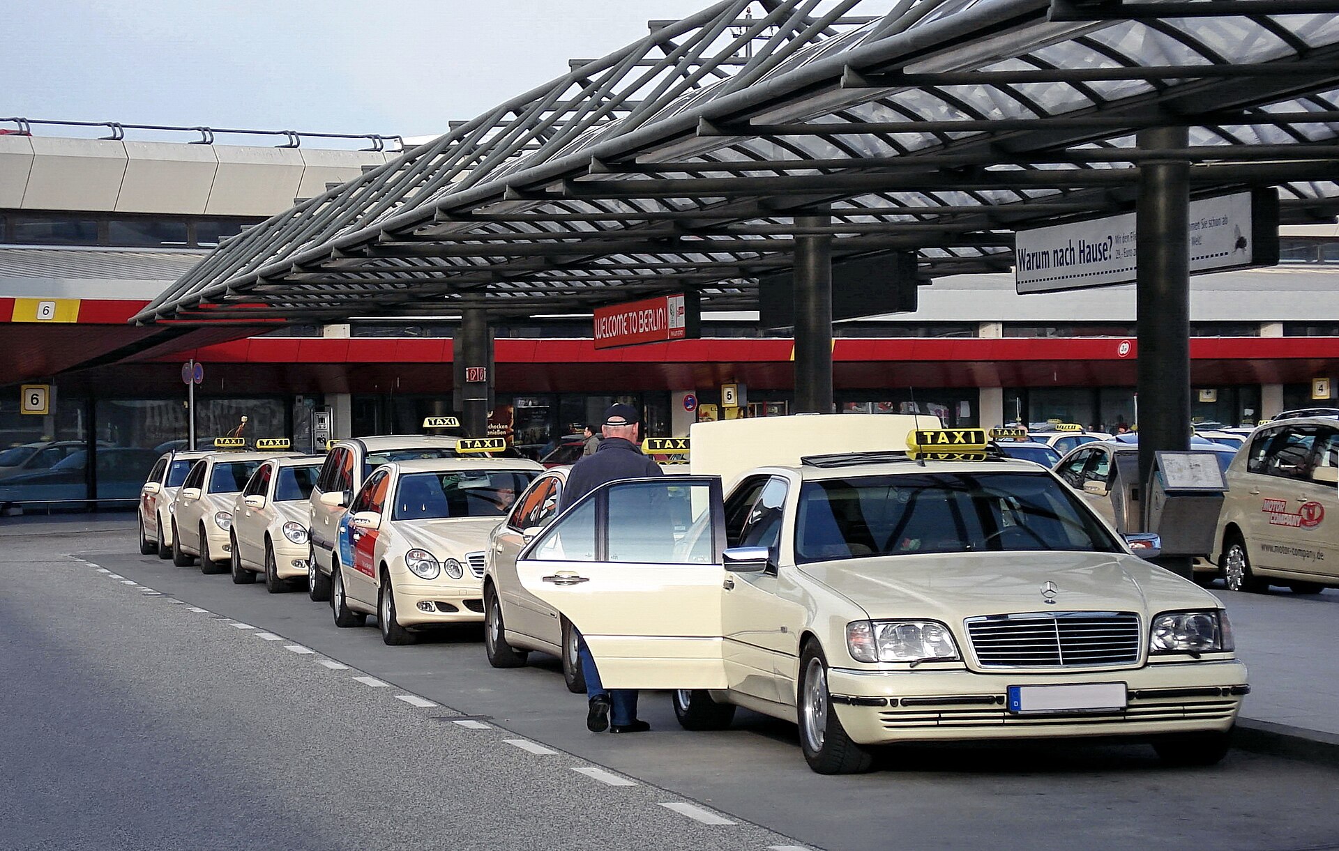 Imagem de referência de Taxi 3, descrito nos dados abertos como filme de 2003 dirigido por Gérard Krawczyk