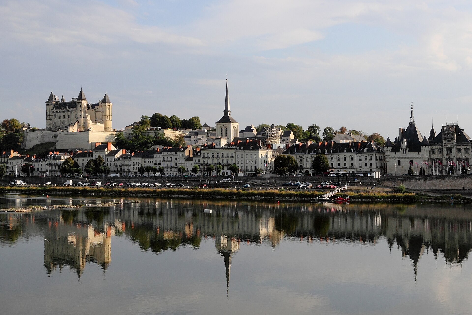Imagem de referência relacionada a Saumur, item descrito como comuna francesa