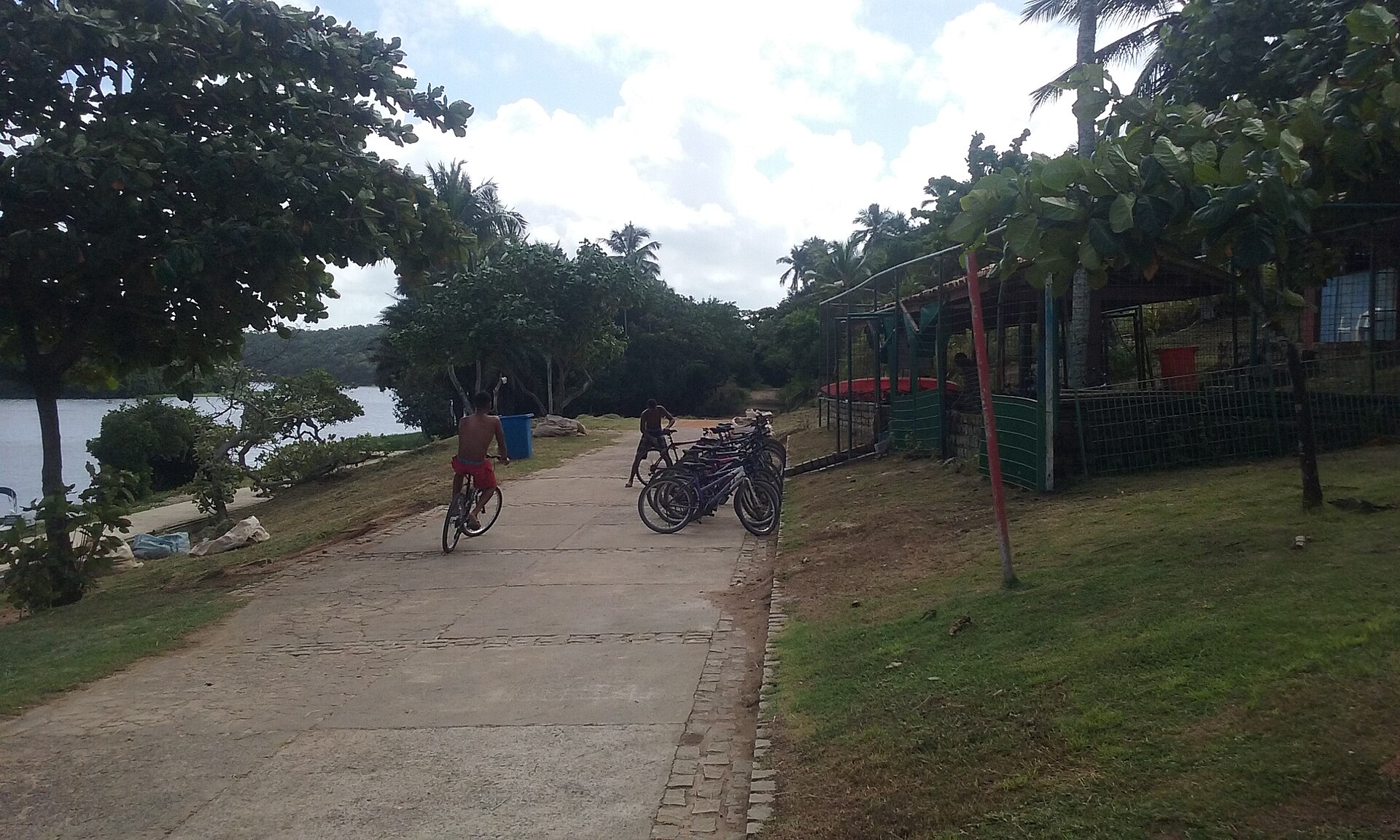 Imagem de referência de Ciclovia do Parque de Pituaçu, descrito nos dados abertos como ciclovia em Salvador, Bahia, Brasil