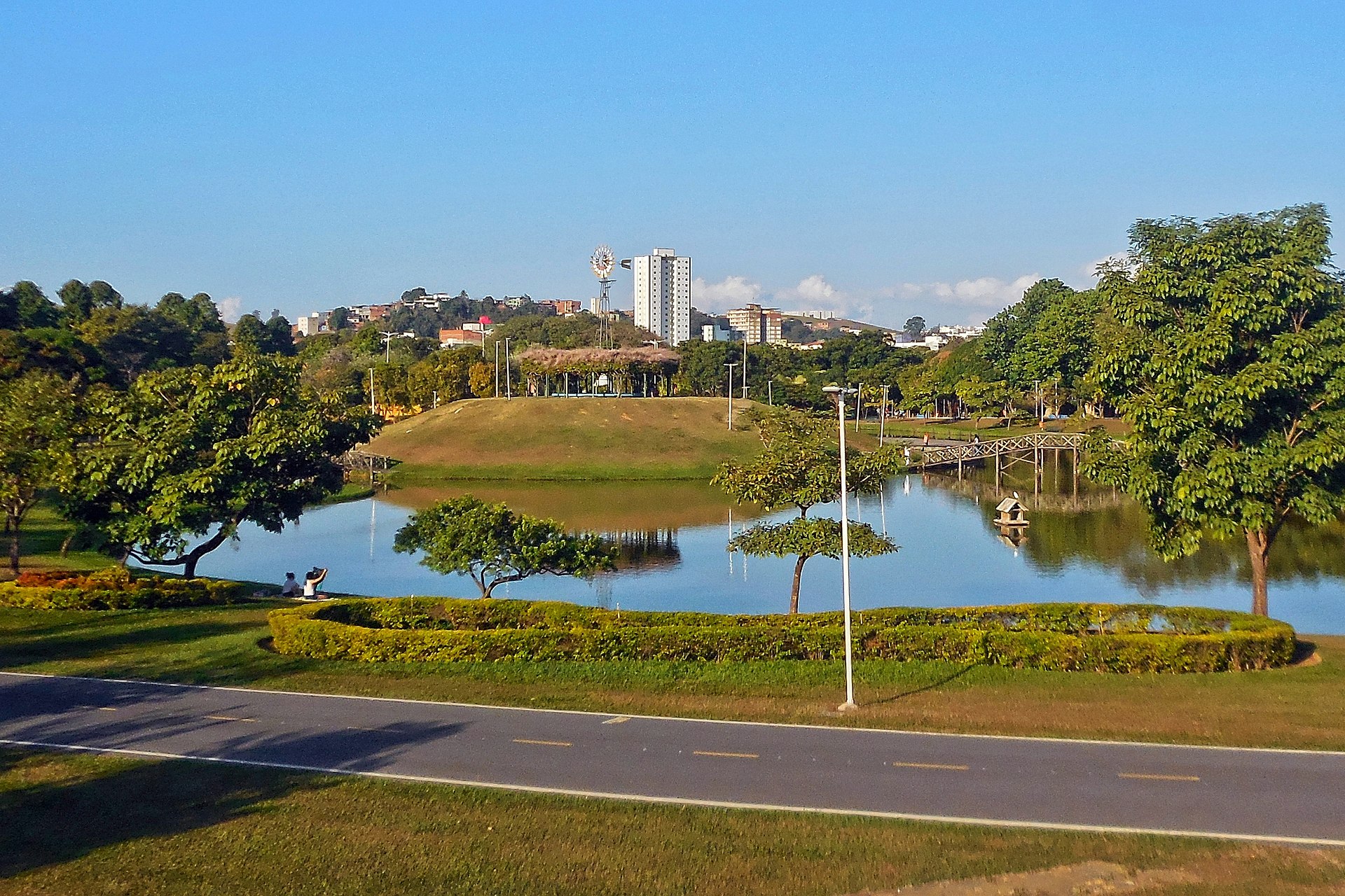 Imagem de referência de Parque Ipanema, descrito nos dados abertos como parque urbano em Ipatinga, Minas Gerais, Brasil
