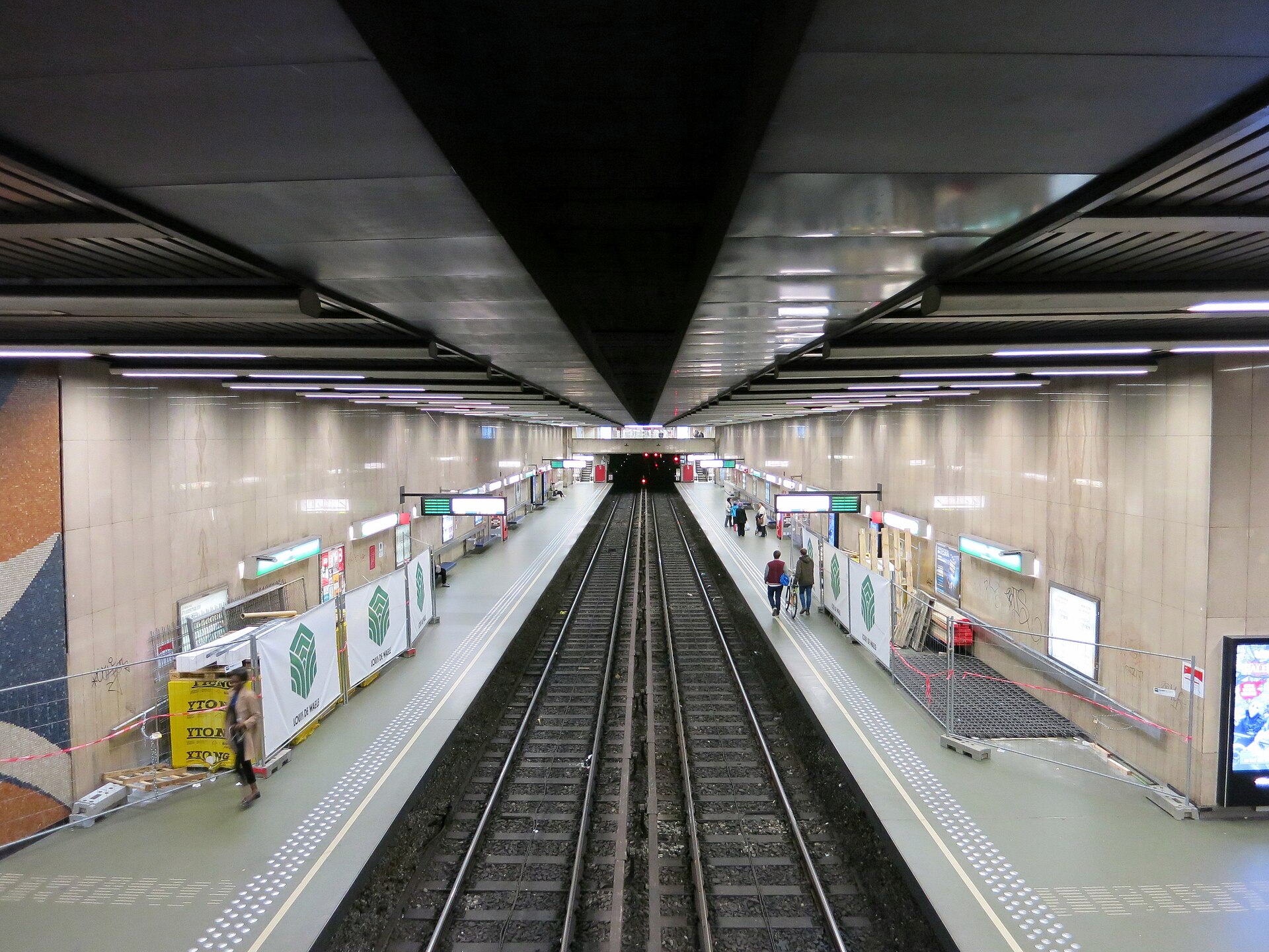 Imagem de referência de Trône, descrito nos dados abertos como estação de metrô de Bruxelas