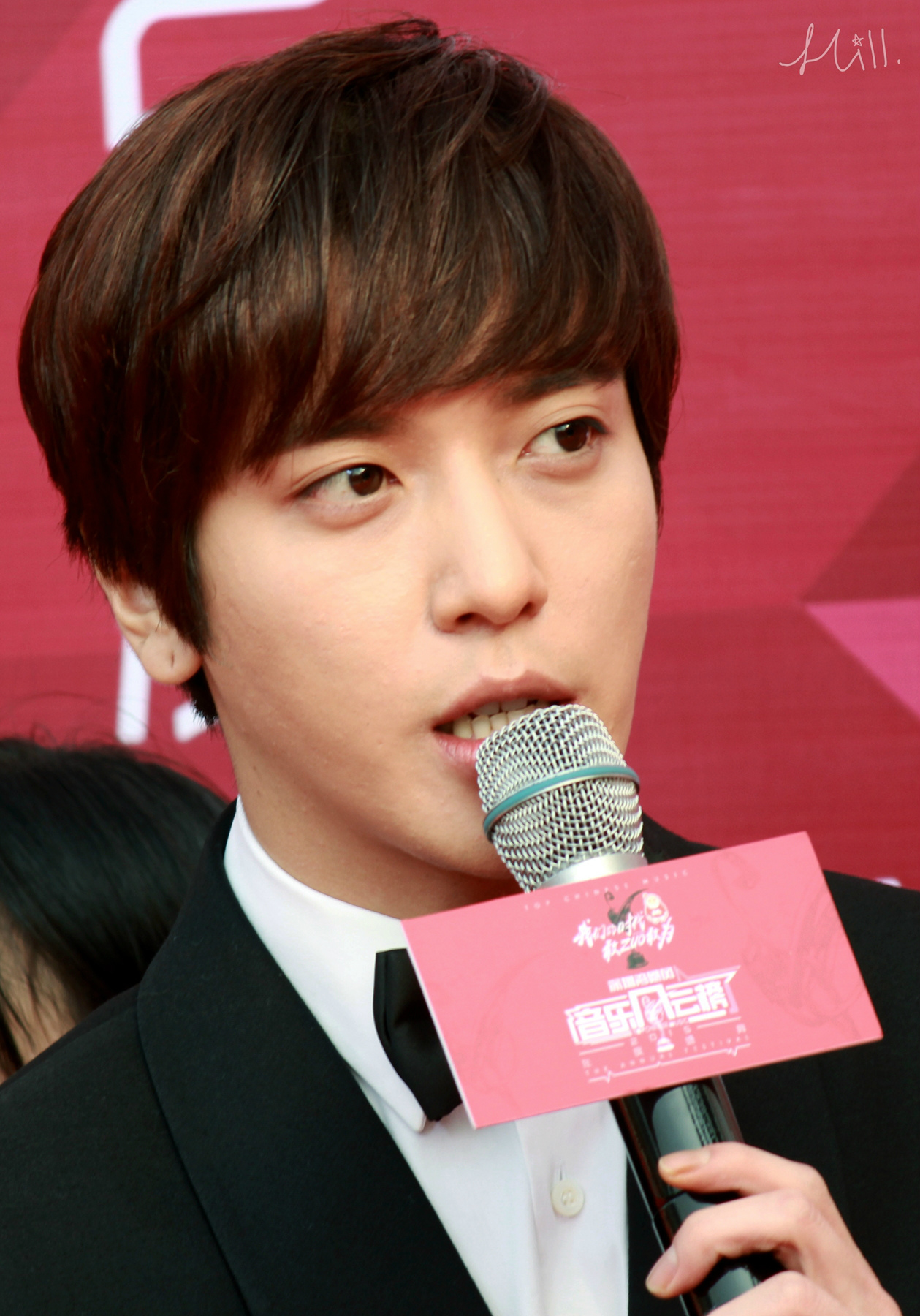Imagem de referência relacionada a Jung Yong Hwa, item descrito como cantor e ator sul-coreano
