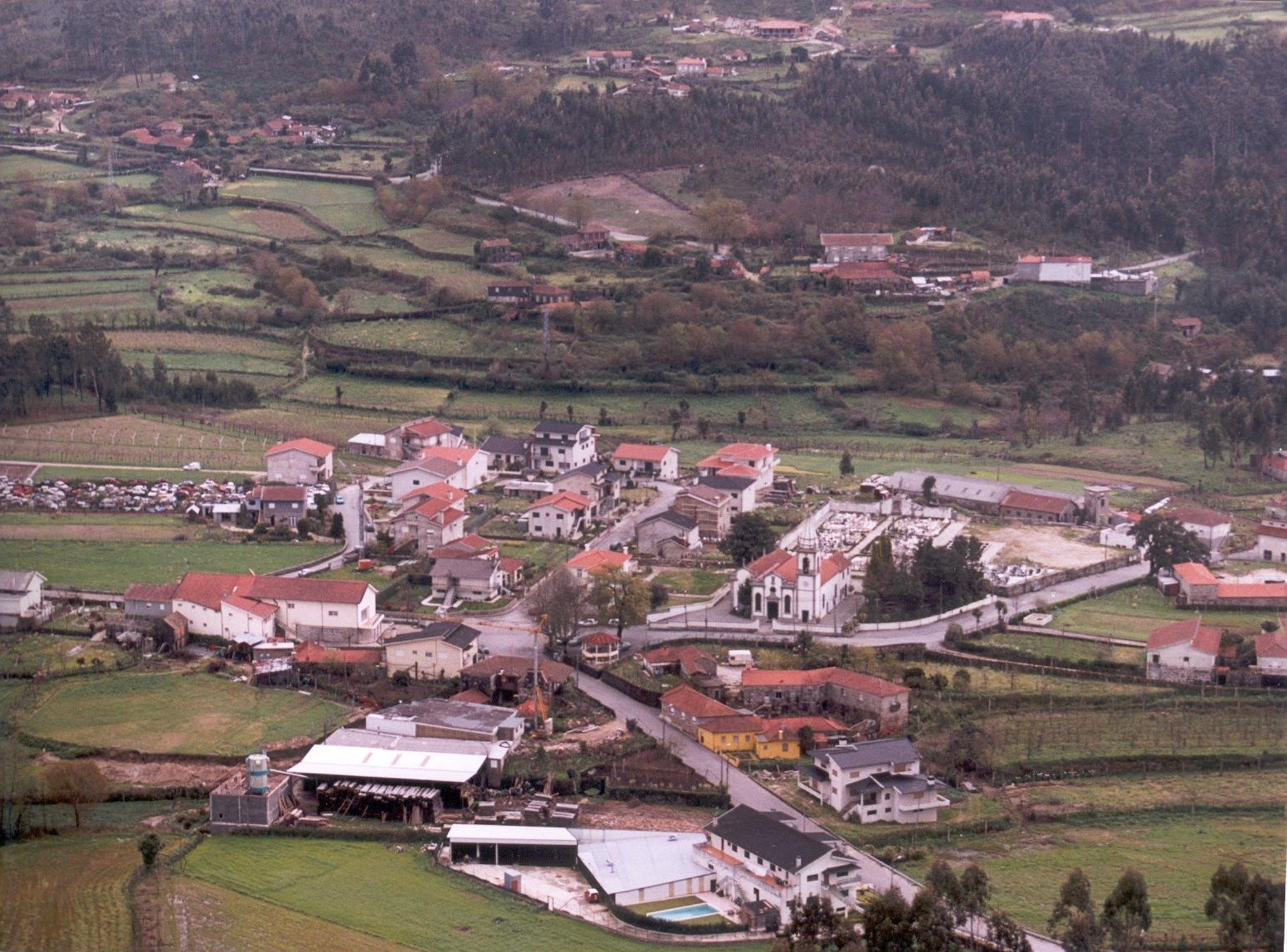 Imagem de referência relacionada a Sobrosa, item descrito como vila do Município de Paredes