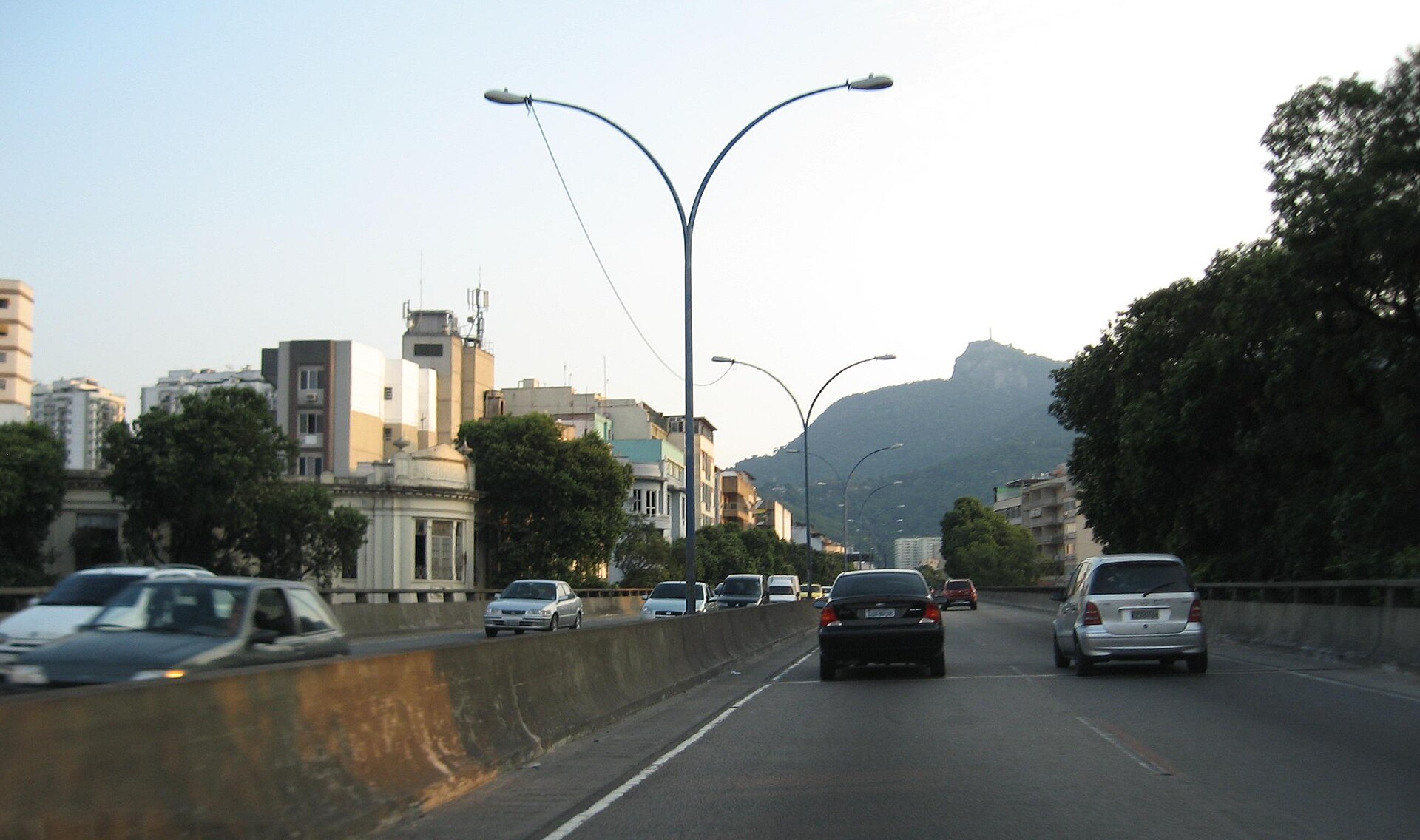 Imagem de referência de Viaduto Paulo de Frontin, descrito nos dados abertos como patrimônio localizado no Brasil