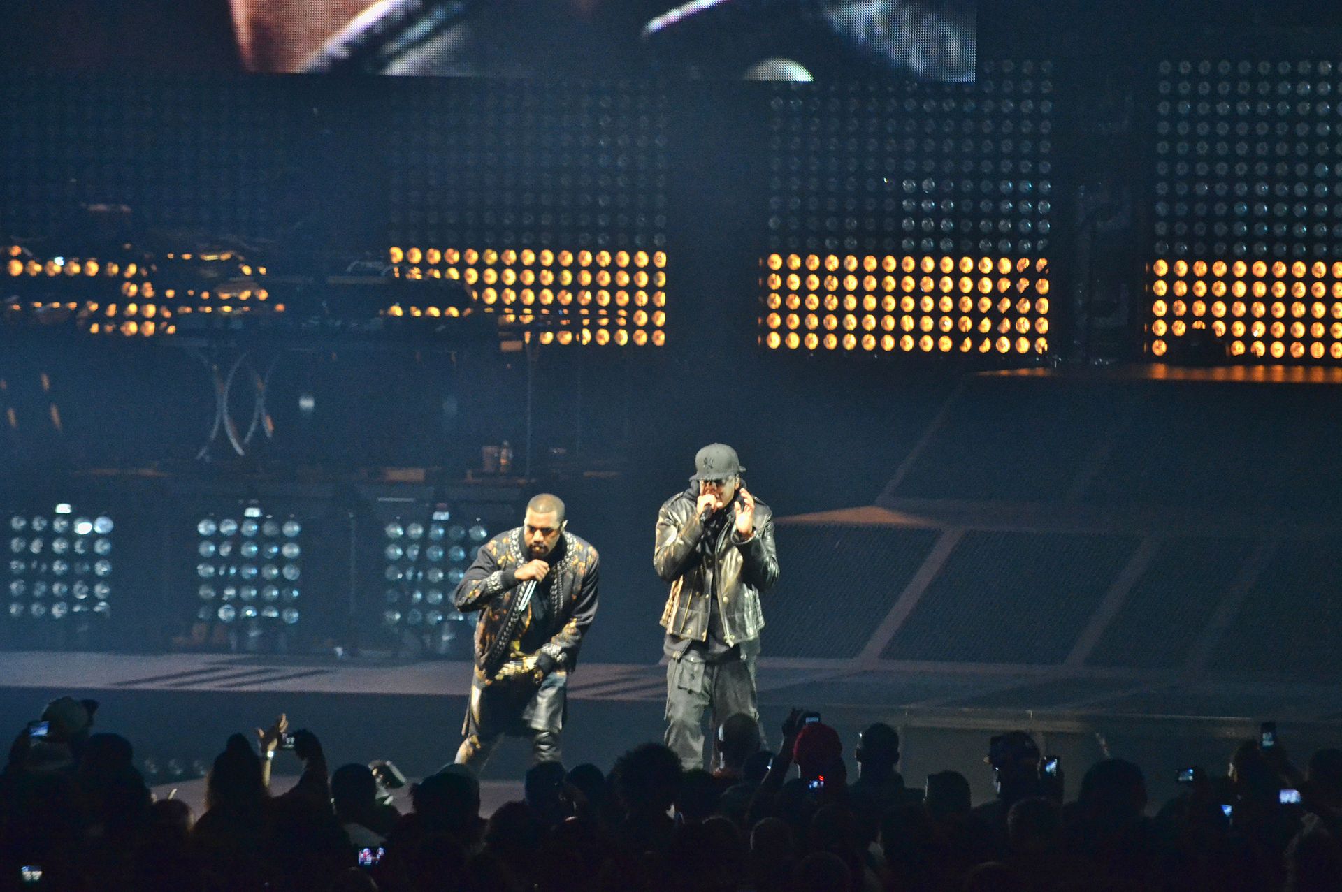 Imagem de referência de Watch the Throne, descrito nos dados abertos como álbum de estudio de Jay-Z e Kanye West