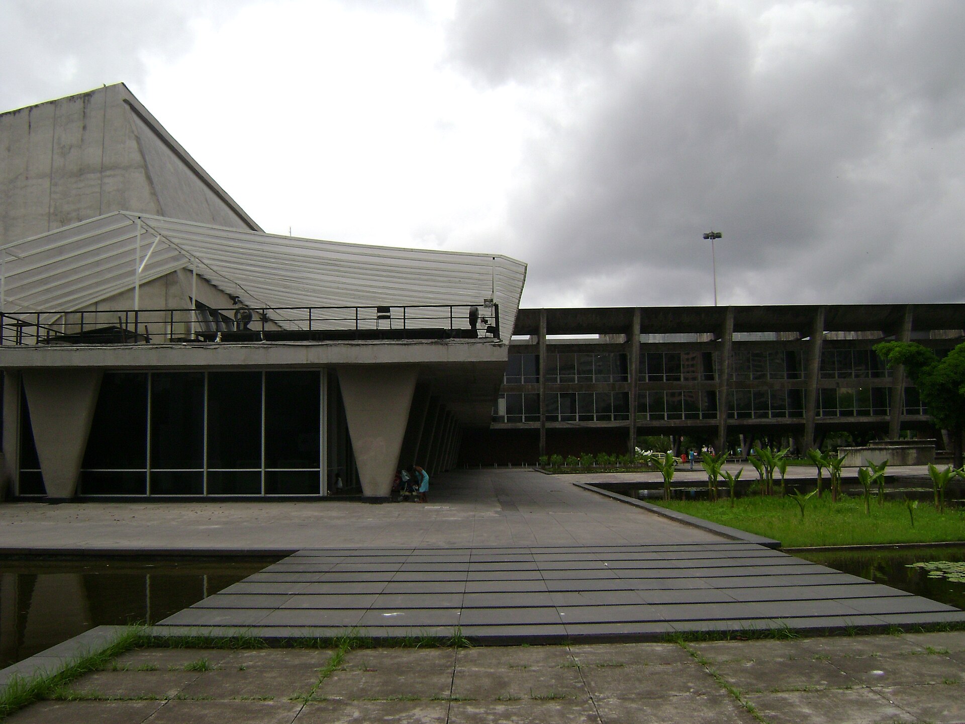 Imagem de referência de Museu de Arte Moderna do Rio de Janeiro, descrito nos dados abertos como museu de arte moderna localizado no Rio de Janeiro, conhecido como MAM-RJ