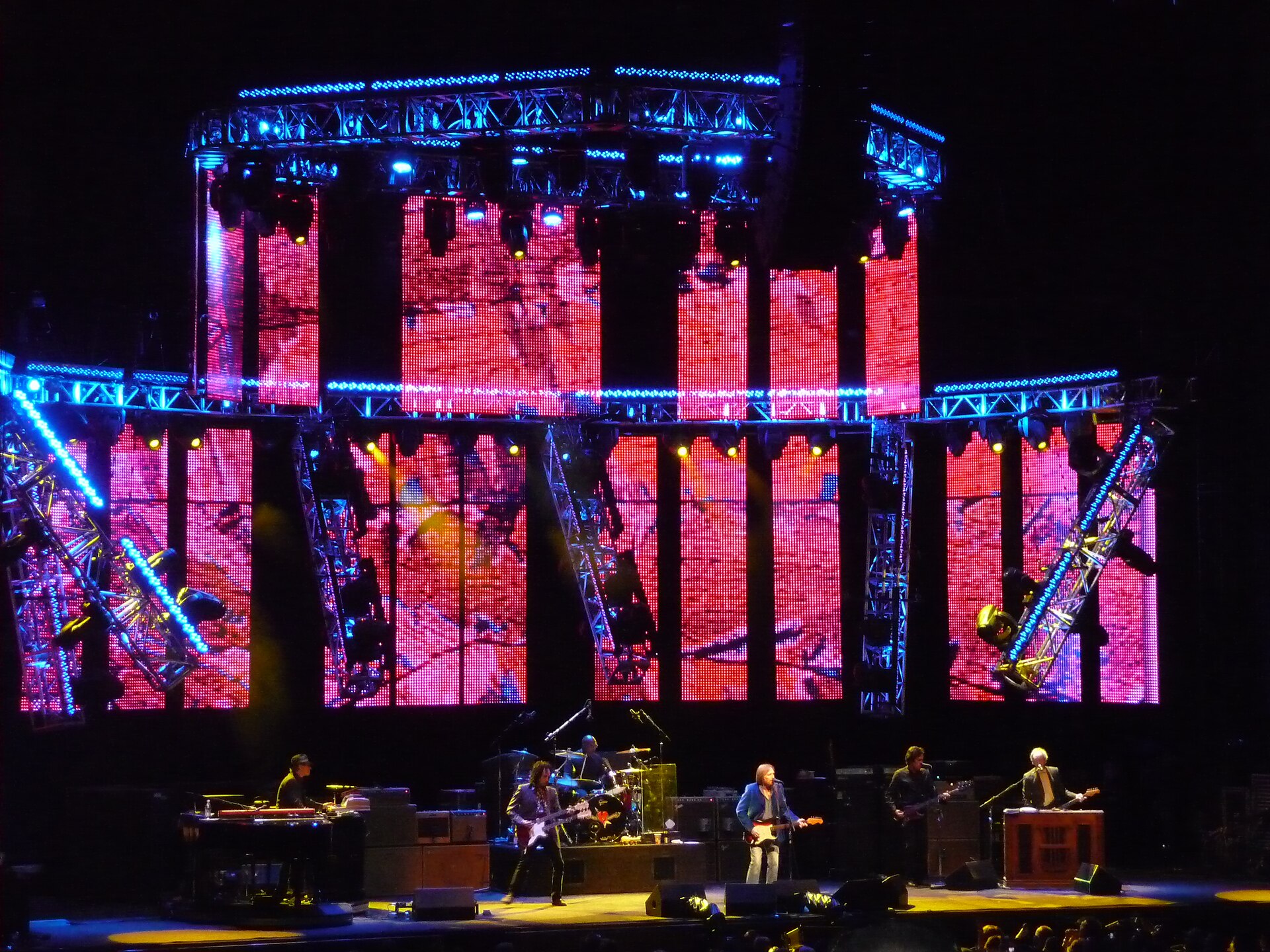 Imagem de referência de Tom Petty and the Heartbreakers, descrito nos dados abertos como banda de rock norte-americana