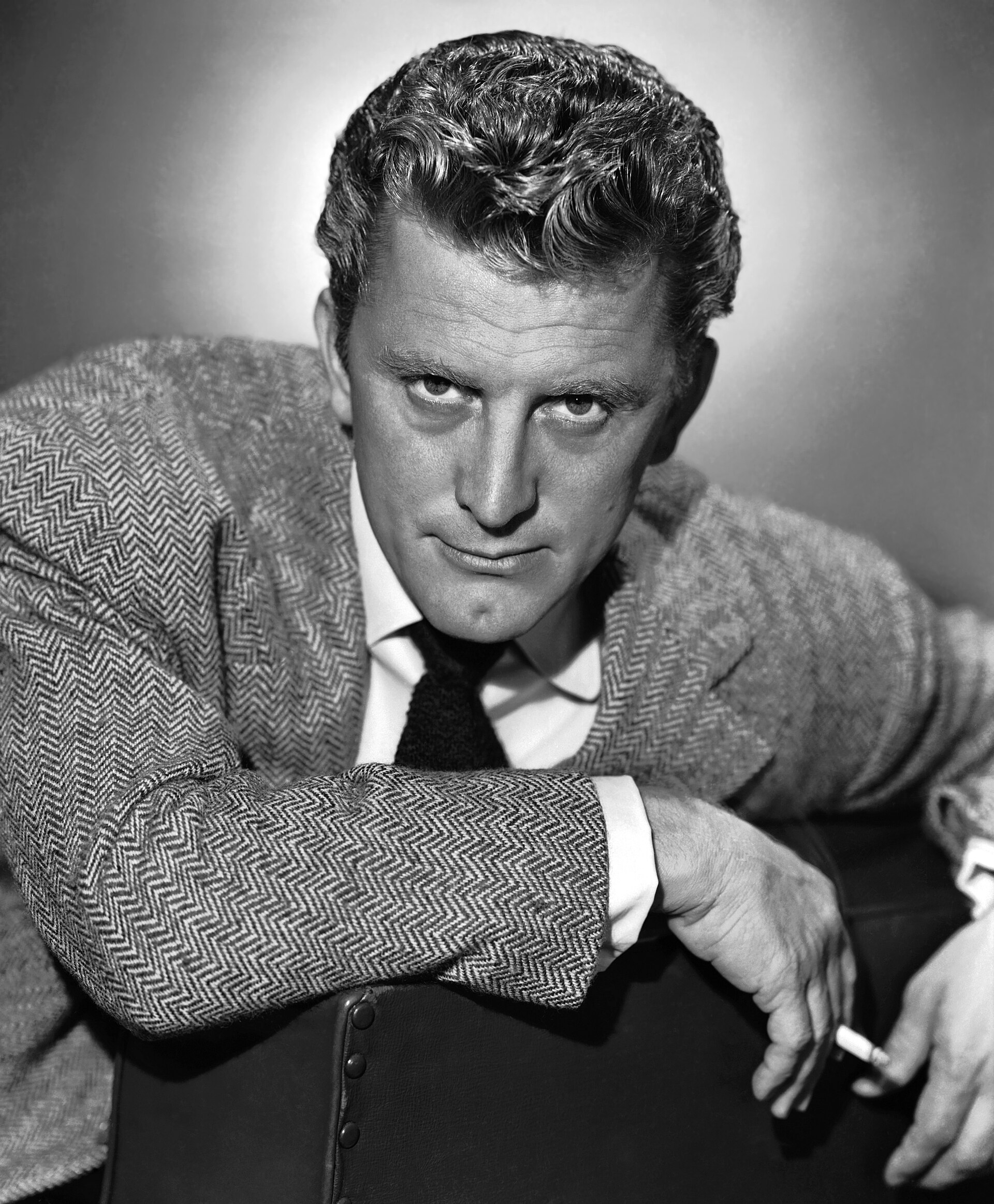 Imagem de referência de Kirk Douglas, descrito nos dados abertos como ator e produtor cinematográfico norte-americano