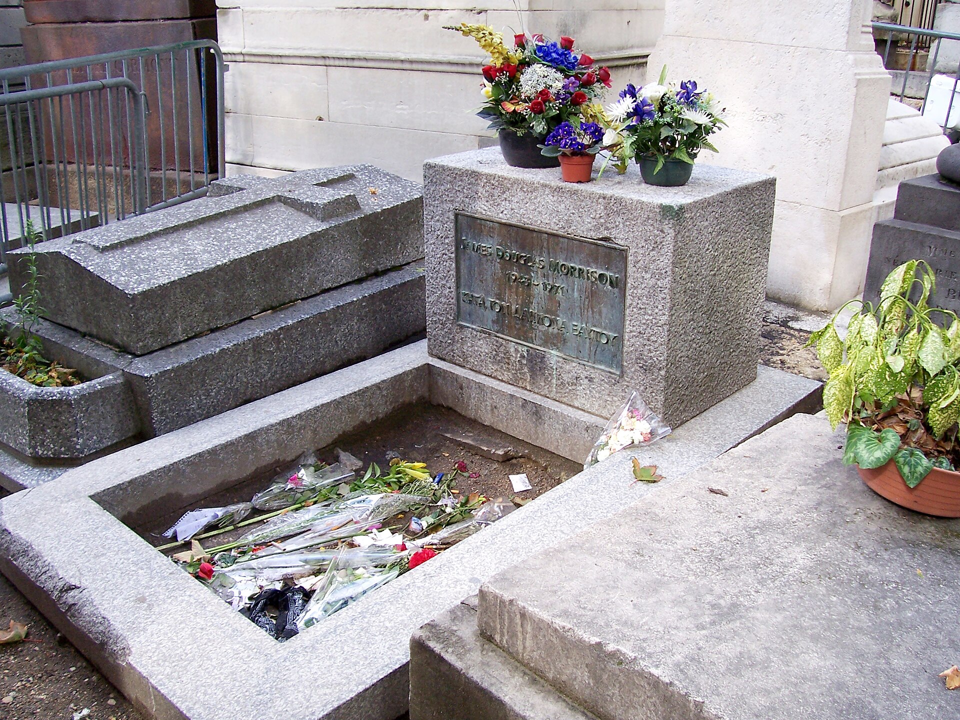 Imagem de referência de Jim Morrison, descrito nos dados abertos como cantor, compositor e poeta norte-americano