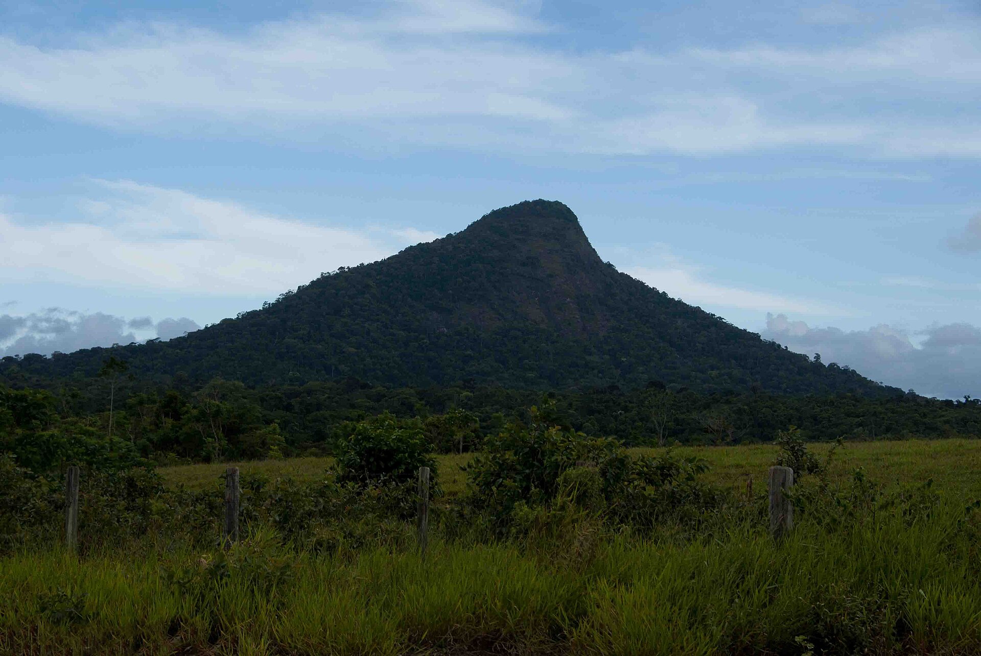 Imagem de referência relacionada a Monte Pascoal, item descrito como monte em Prado, Bahia