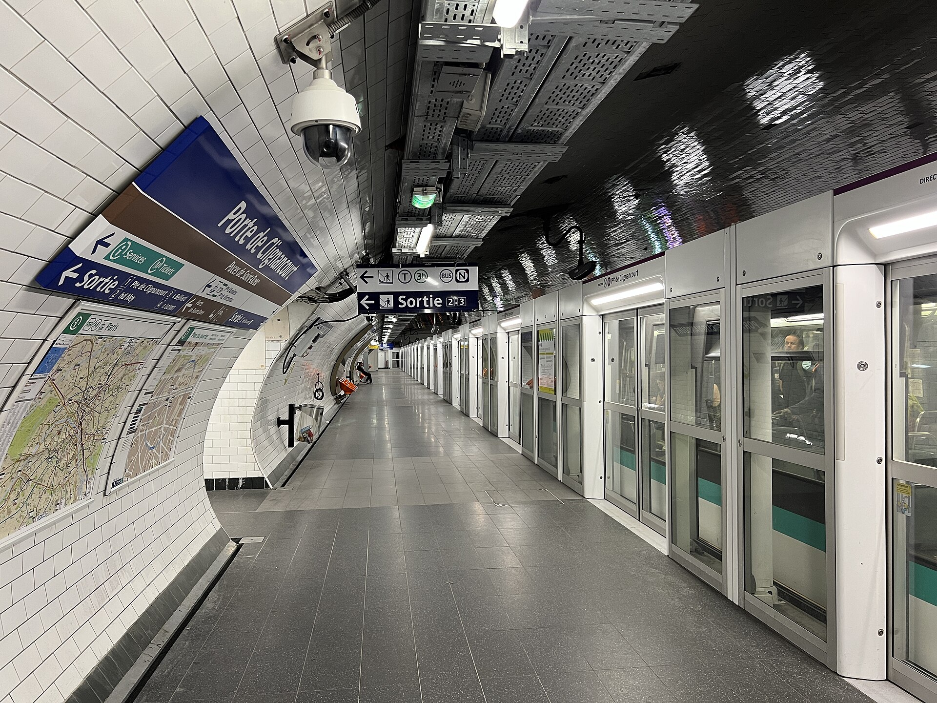 Imagem de referência de Porte de Clignancourt, descrito nos dados abertos como estação do Metropolitano de Paris