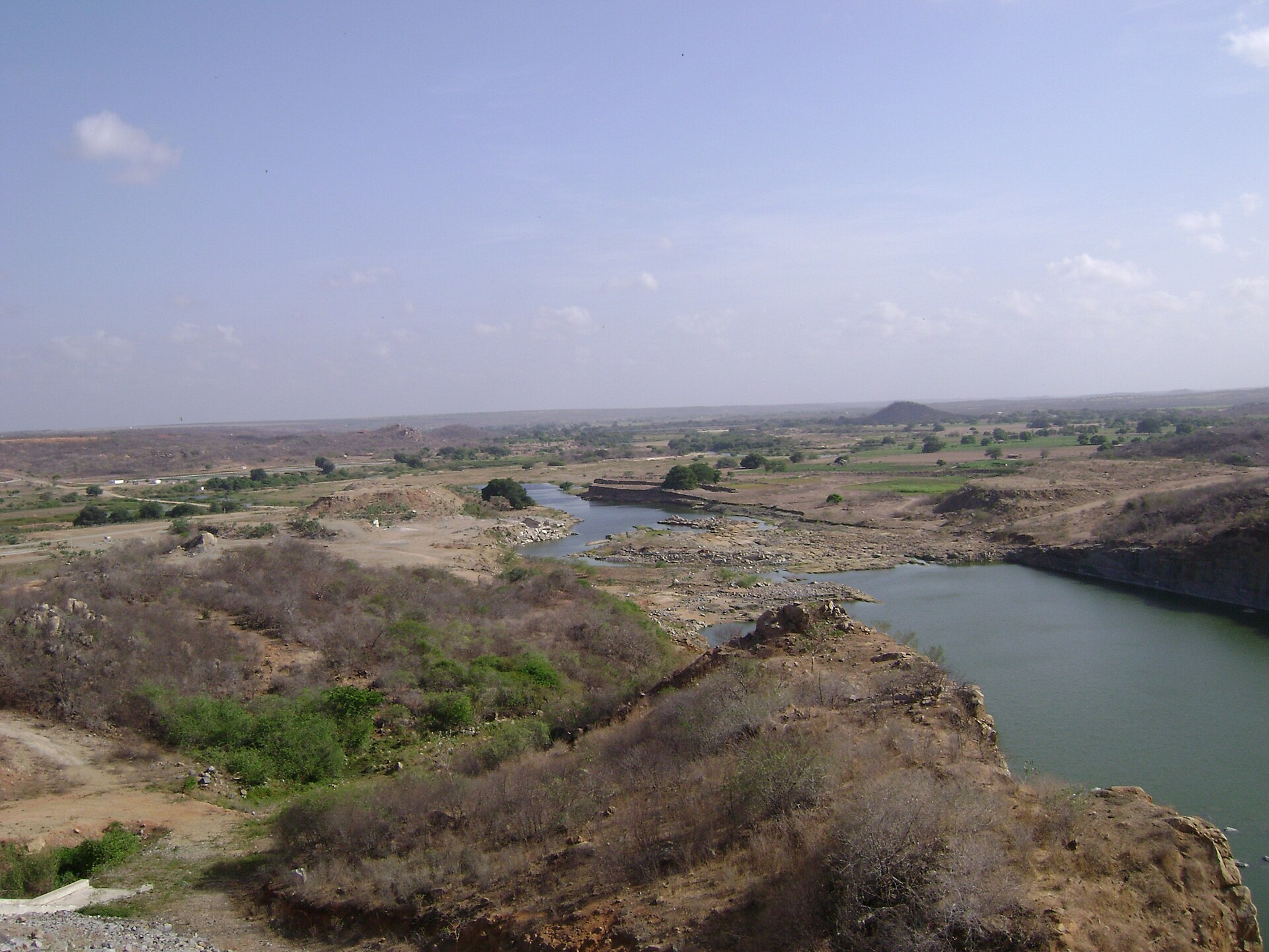 Imagem de referência de Açude Castanhão, descrito nos dados abertos como barragem em Alto Santo, Ceará