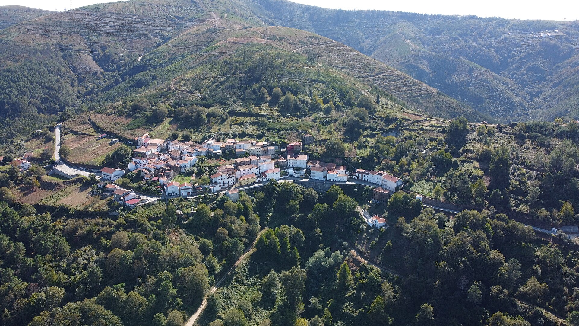 Imagem de referência relacionada a Torrozelas, item descrito como aldeia no concelho de Arganil, Portugal