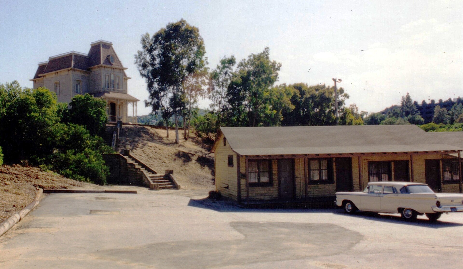 Imagem de referência de Bates Motel, descrito nos dados abertos como série de televisão