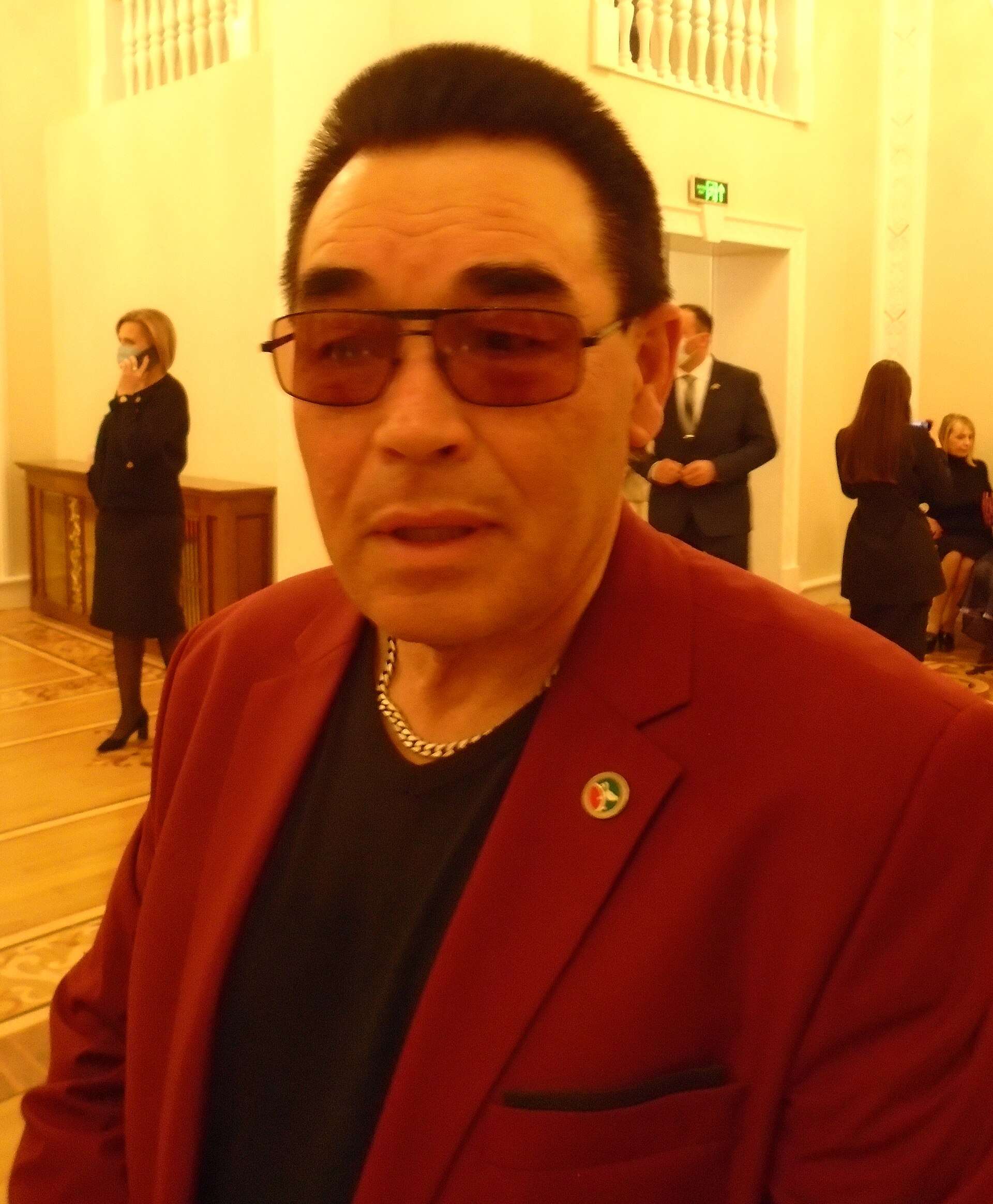 Imagem de referência de Röstäm Mälikef, descrito nos dados abertos como cantor russo