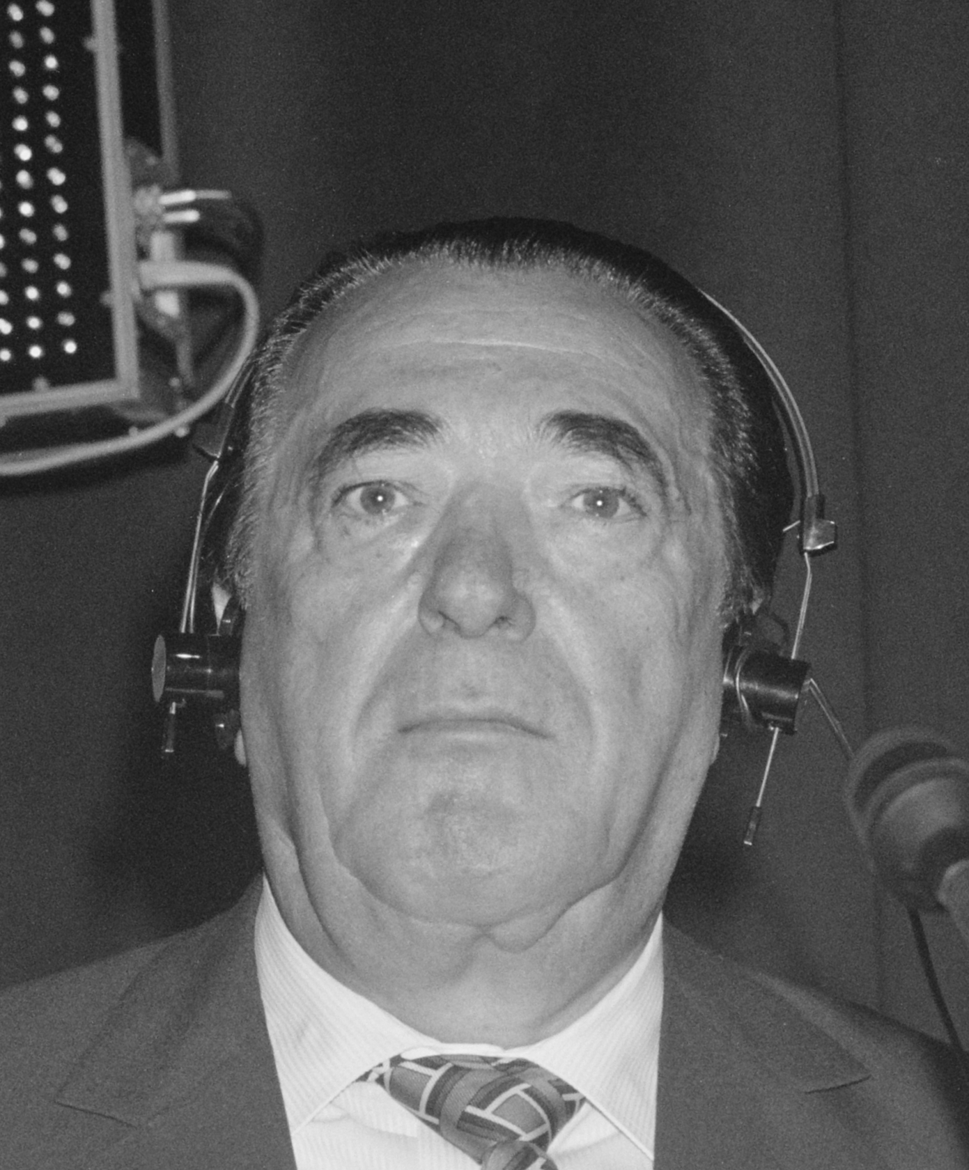 Imagem de referência relacionada a Robert Maxwell, item descrito como homem de negócios e personalidade política britânica