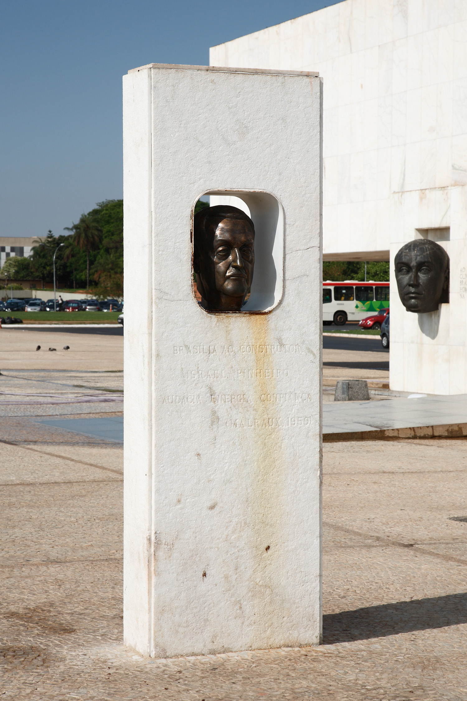 Imagem de referência de Praça Israel Pinheiro, descrito nos dados abertos como praça em Belo Horizonte, Minas Gerais, Brasil