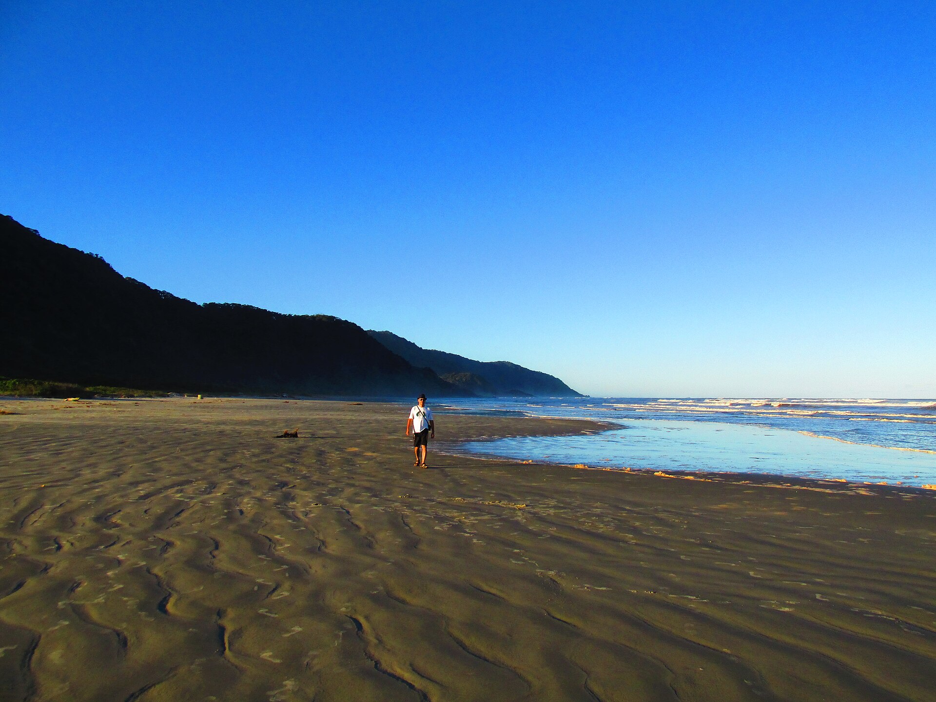 Imagem de referência de Barra do Una, descrito nos dados abertos como vila e praia em Peruíbe, Brasil