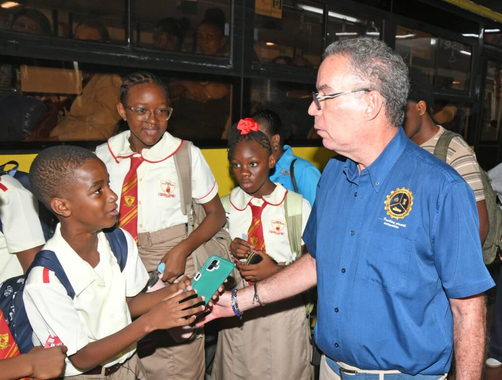 Vaz: Ônibus escolares rurais colocados em pé de igualdade apesar da ausência de contrato de manutenção