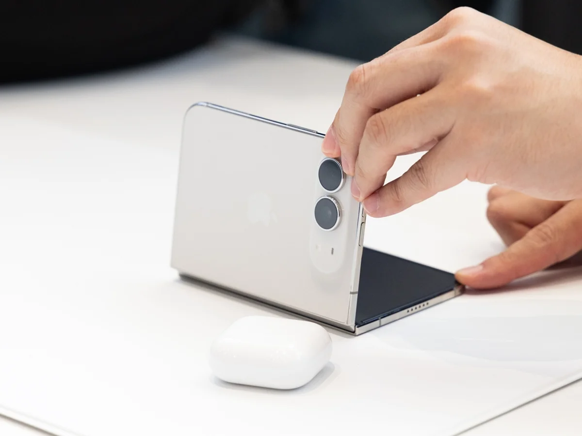 Vendido a US$ 2 mil nos EUA, iPhone dobrável chega ao Brasil por R$ 22 mil