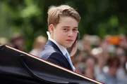 Príncipe George segue os passos do pai e tem 1° dia de aula em Eton College
