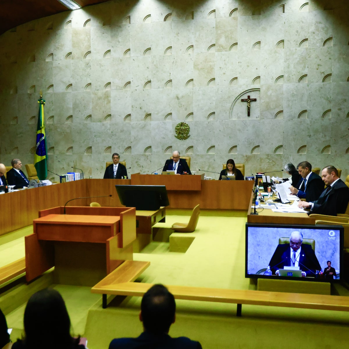 STF equipara licença-maternidade de mães biológicas e adotantes; entenda a decisão