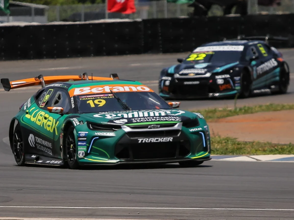 Enzo Elias marca melhor volta e lidera segundo treino da Stock Car