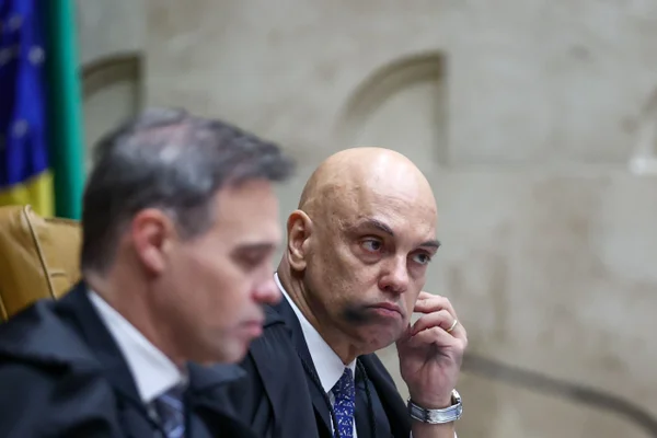 Moraes vê "finalidade político-eleitoral" em pedido de Mendonça contra ele