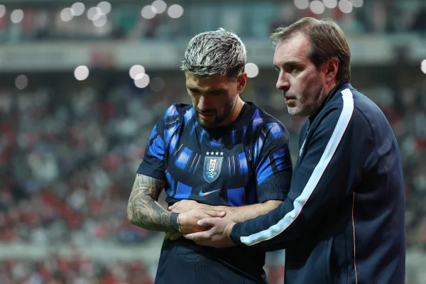Flamengo confirma fratura no punho e Arrascaeta deve passar por cirurgia - destaque galeria