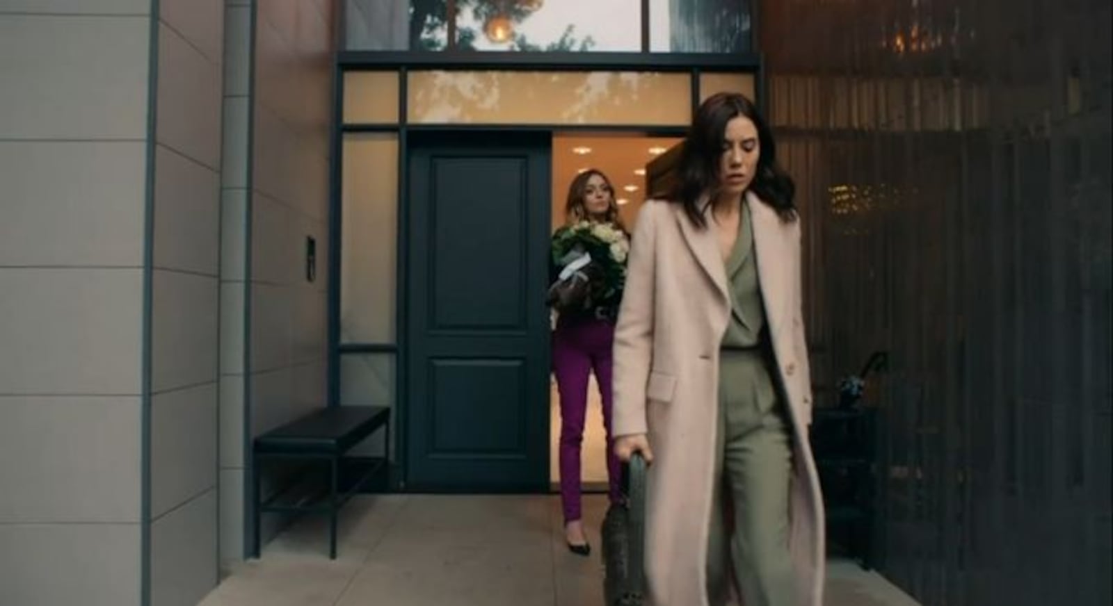 Asya e Derin se alfinetam e trocam provocações Divulgação/RECORD