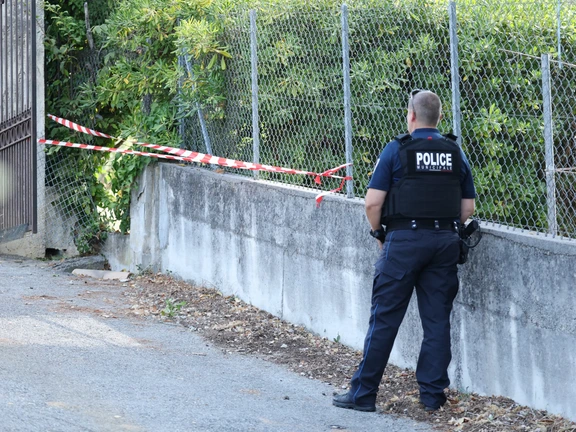 Alemães presos por pendurar falsificações no Louvre
