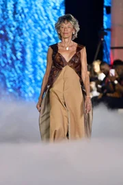 Mikaela Gomes, veterana do Metrópoles Catwalk, brilha no 3º dia de desfiles