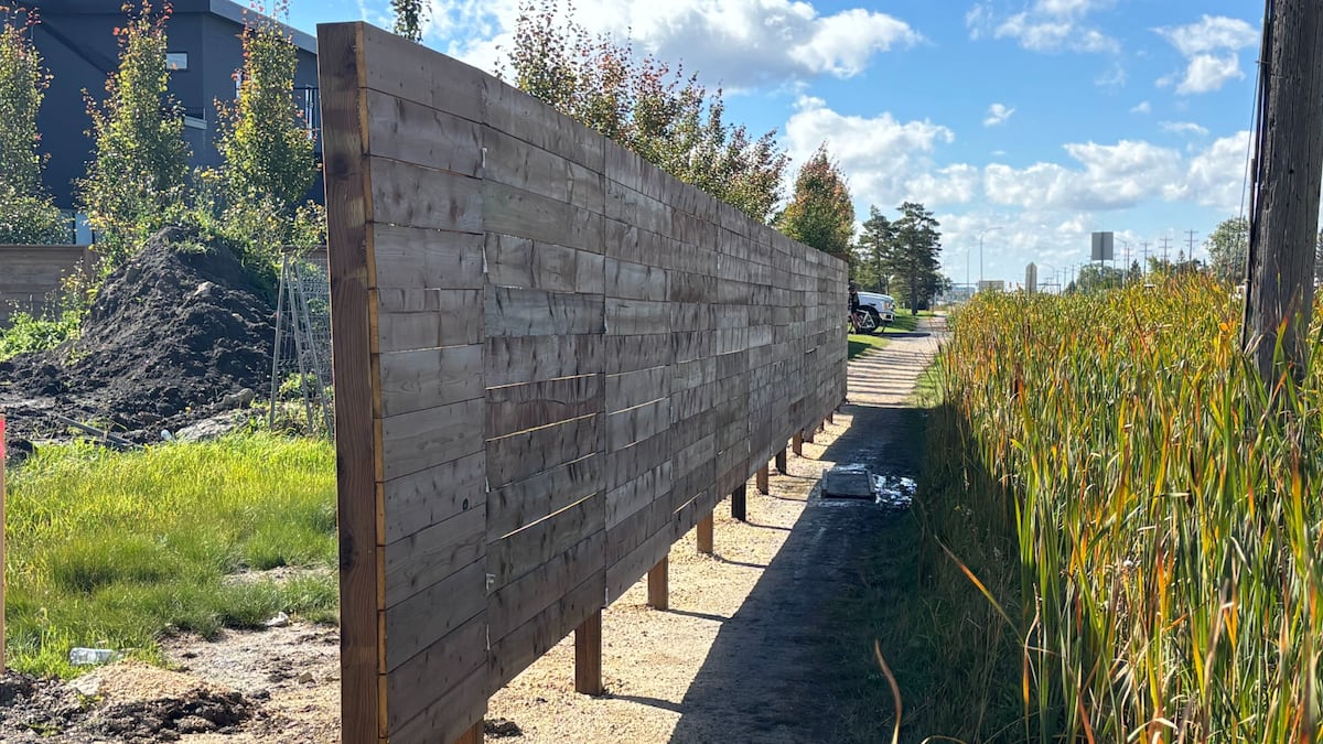 Property owner defends fence on Main Street pathway