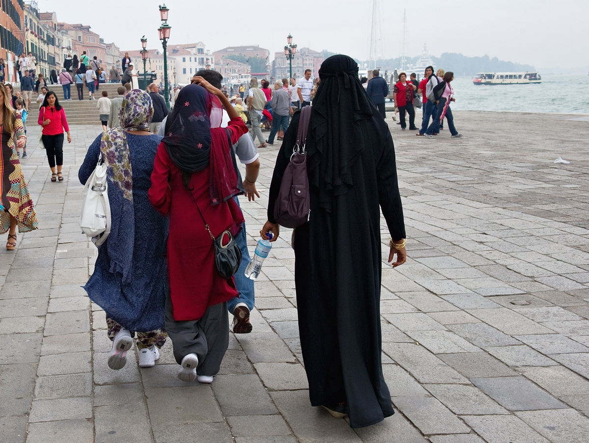 Burcas e niqabs são proibidos na Itália e em cidades da Espanha