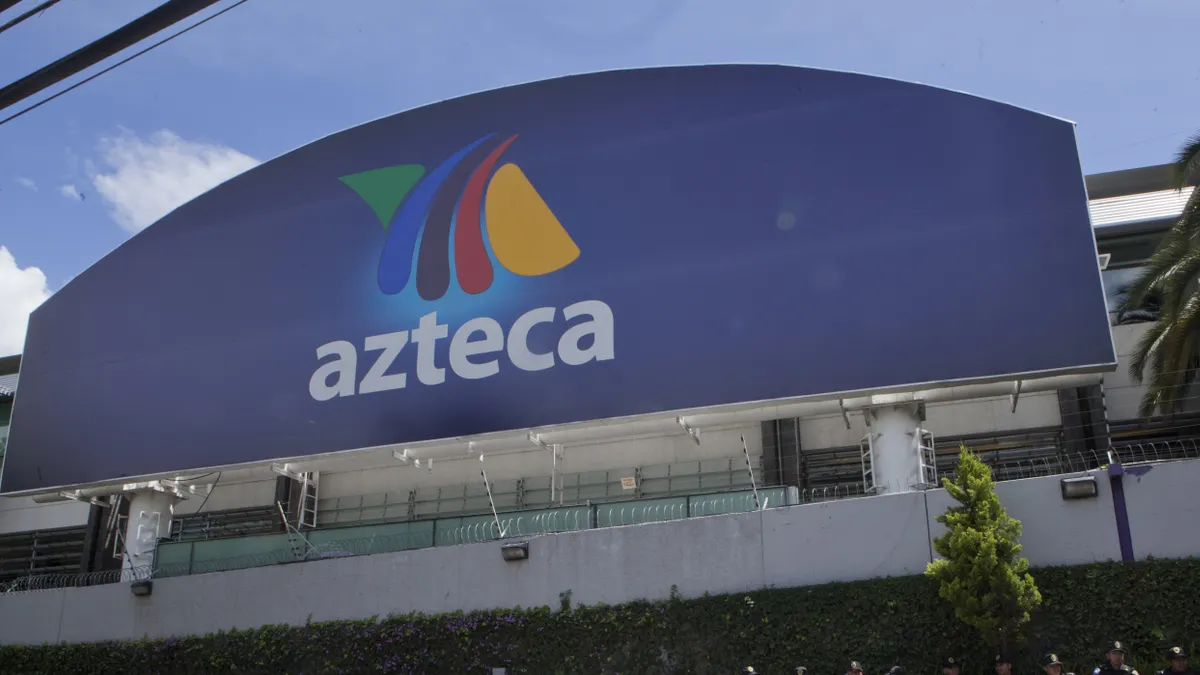 Proprietários do banco investigado por empréstimo de US$ 290 milhões à TV Azteca estariam por trás de casos de corrupção na El Salvador, segundo uma investigação