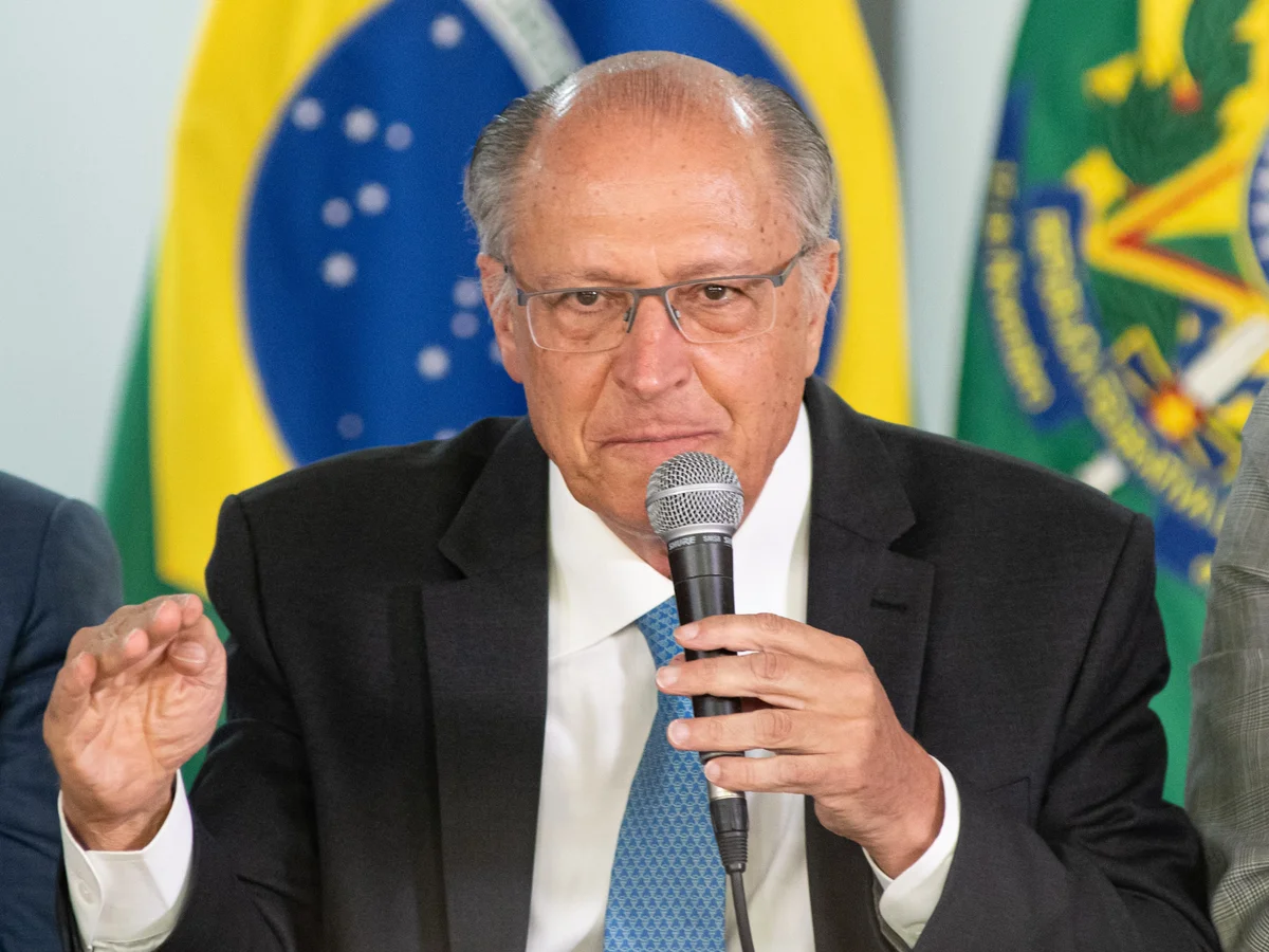 Mendonça inclui Alckmin em ação de Flávio contra Durigan e Lula no TSE