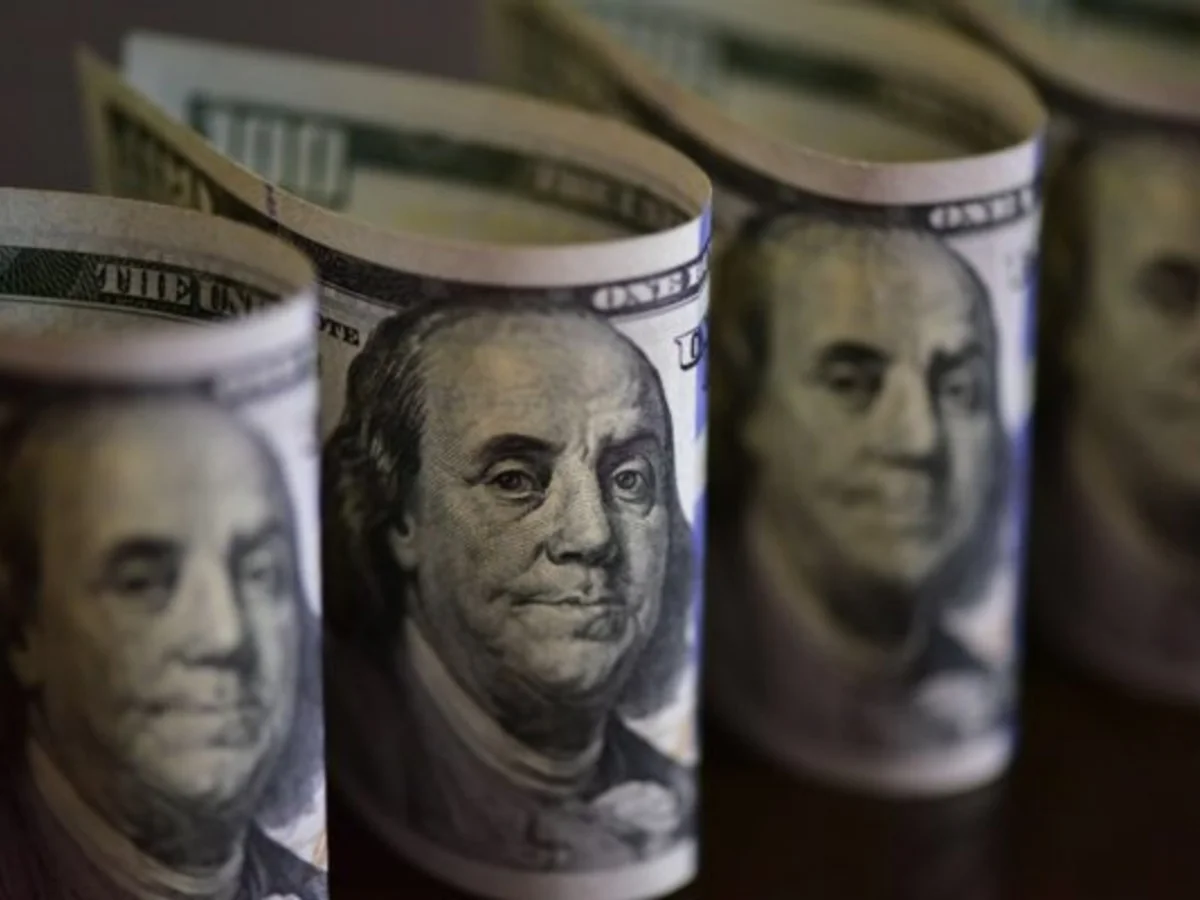Dólar fica estável, apesar de tensão global com petróleo acima de US$ 100