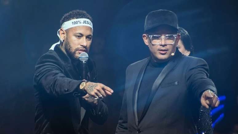 Avião de Neymar pousa em Belo Horizonte para a despedida de Bruno Avelar, vítima de acidente aéreo