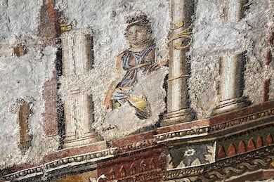 Roma revela o maior mosaico de parede romano já visto, com misteriosa cidade portuária