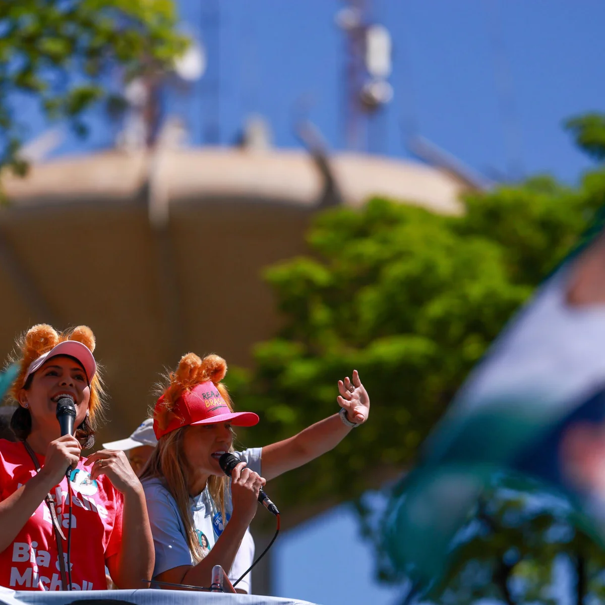 Em Ceilândia, Michelle diz que precisa cuidar de Jair: "Horário do remédio"