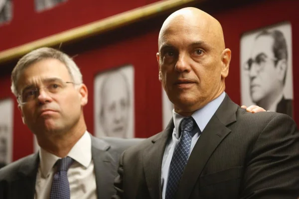 Mendonça rebate Moraes e diz a Fachin que colega adota "métodos ilegais"