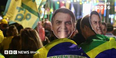 Apoiadores com máscaras de Jair Bolsonaro Foto: Reuters / BBC News Brasil
