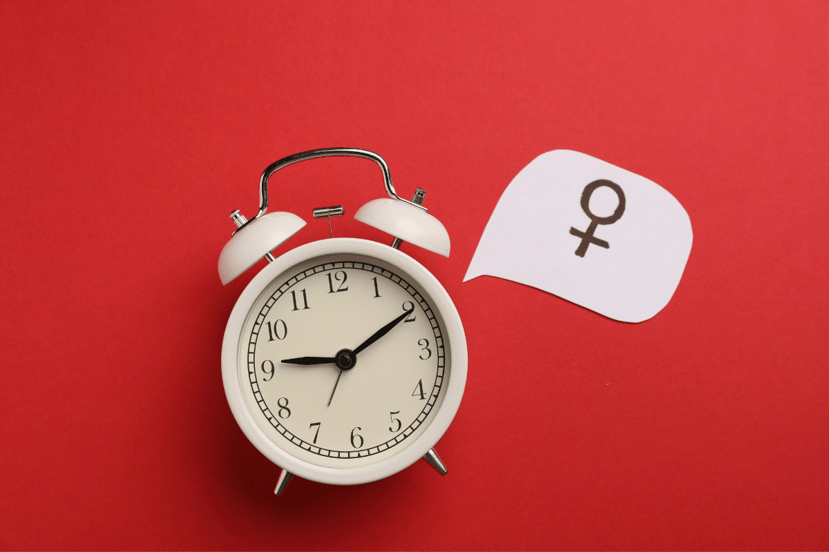 Dores nas articulações aumentaram na menopausa? Entenda a relação com a queda do estrogênio